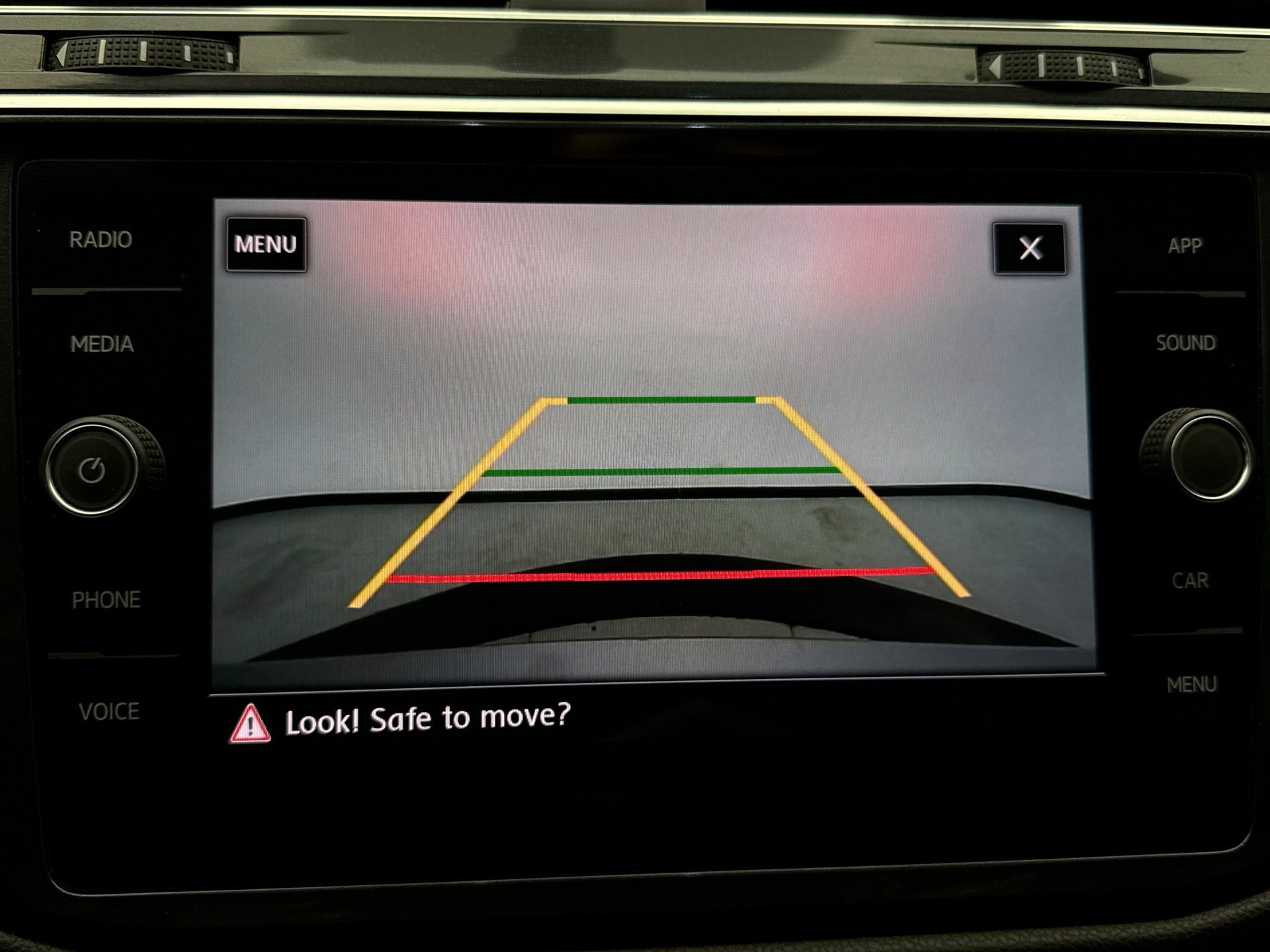 Used 2020 Volkswagen Tiguan SE w/ Panoramic Sunroof Package image 15