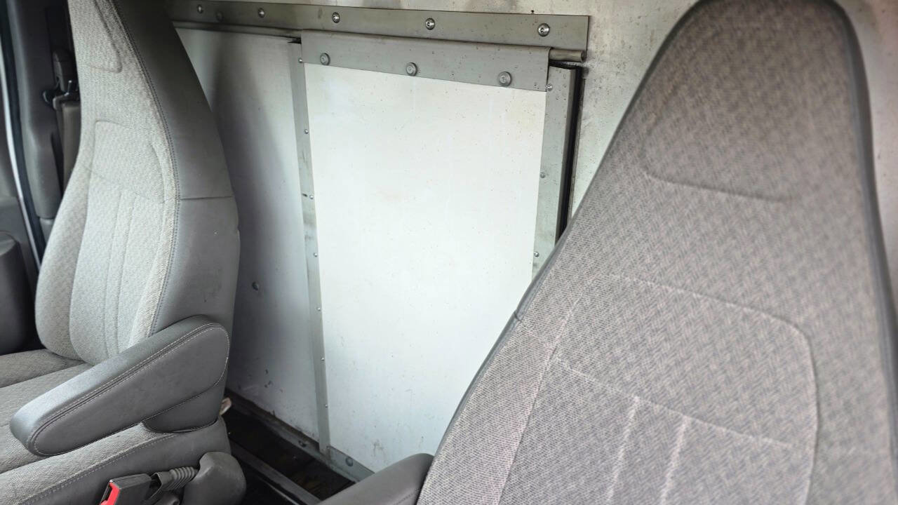 Used 2017 Chevrolet Express 3500 w/ Chrome Appearance Package image 18