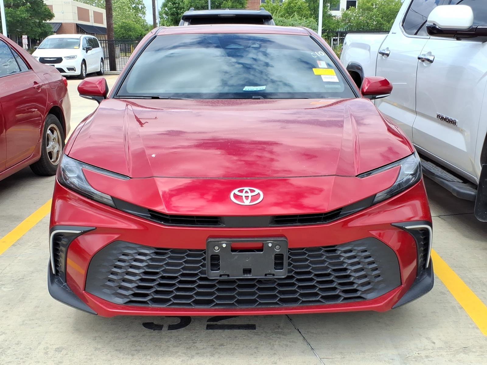 Used 2025 Toyota Camry SE FWD image 2