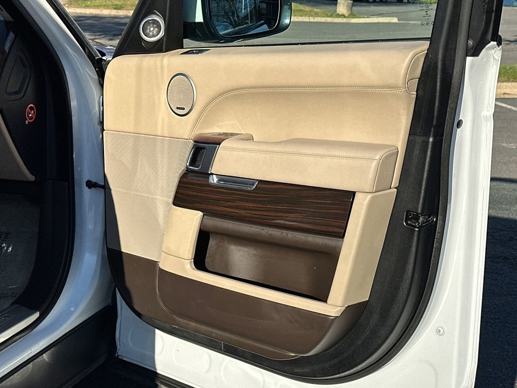 Used 2016 Land Rover Range Rover HSE image 14