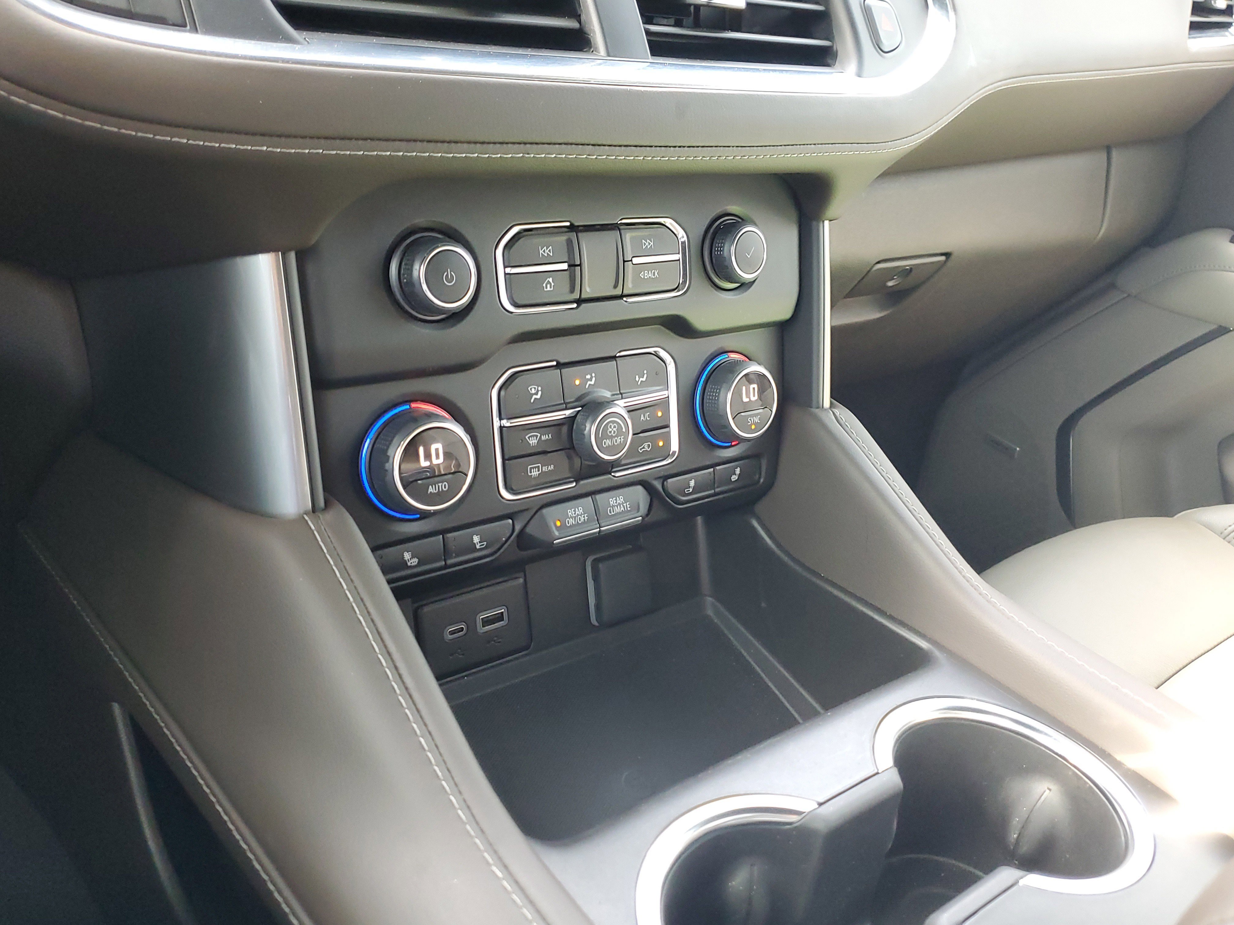 Used 2024 Chevrolet Tahoe LT w/ LT Signature Package image 28