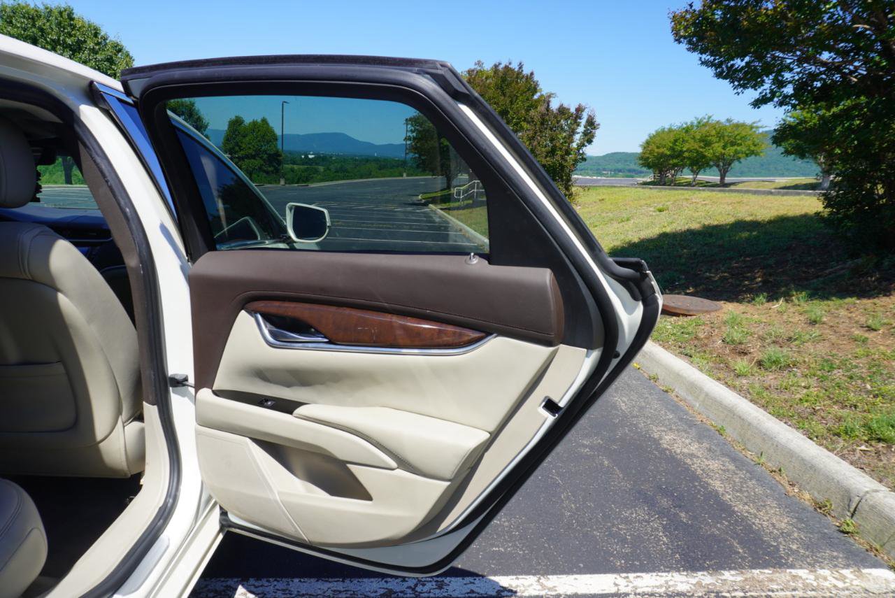 Used 2013 Cadillac XTS Luxury w/ Driver Awareness Package FWD image 19