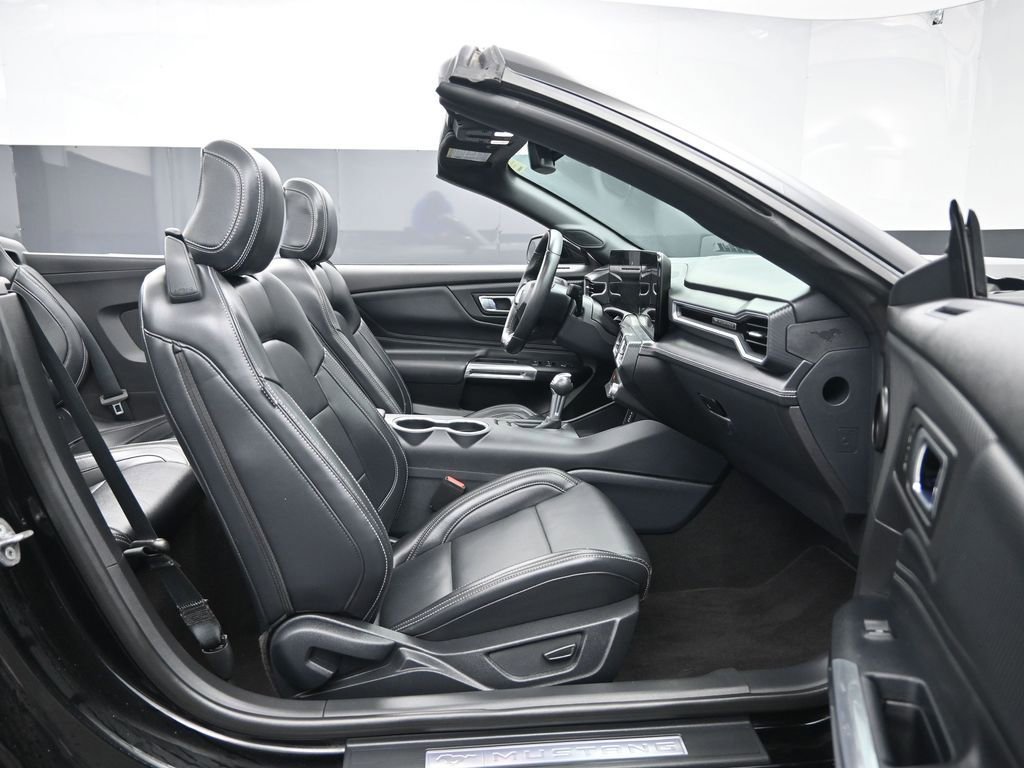Used 2025 Ford Mustang Premium image 30