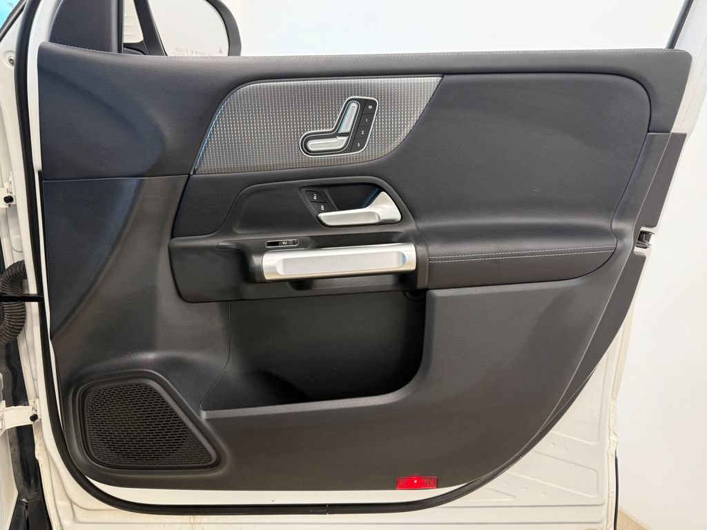 Used 2021 Mercedes-Benz GLB 250 image 17