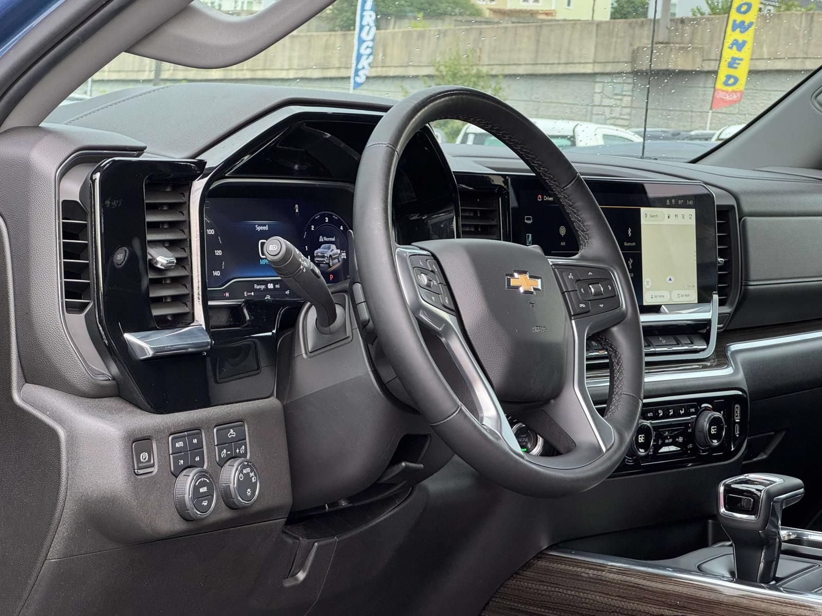 Used 2024 Chevrolet Silverado 1500 LT AWD/4WD image 11
