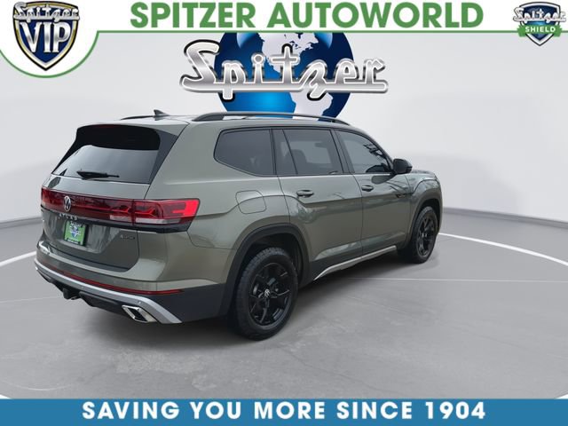 Certified 2023 GMC Acadia SLT w/ Preferred Package image 9