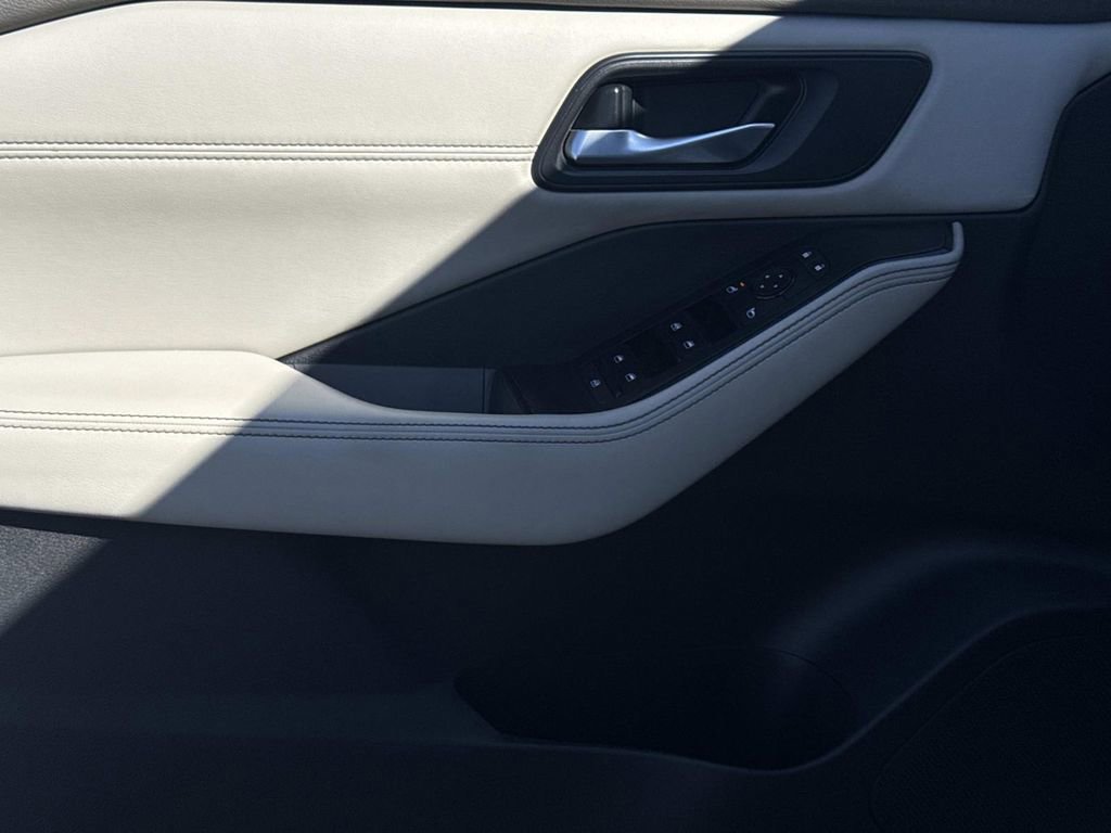 Certified 2022 Nissan Rogue SV w/ SV Premium Package image 20