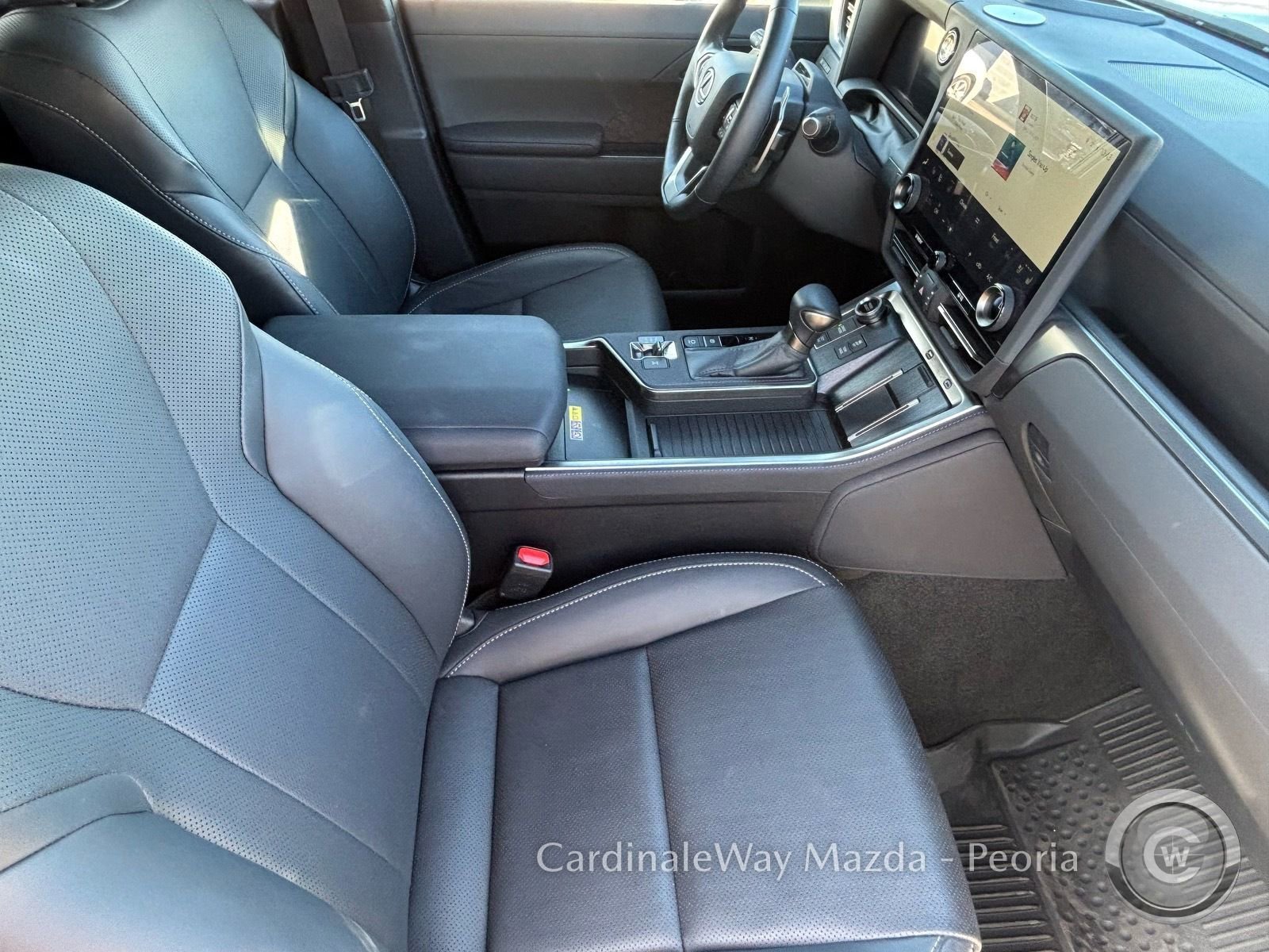 Used 2025 Lexus GX 550 w/ Accessory Package (31) image 32