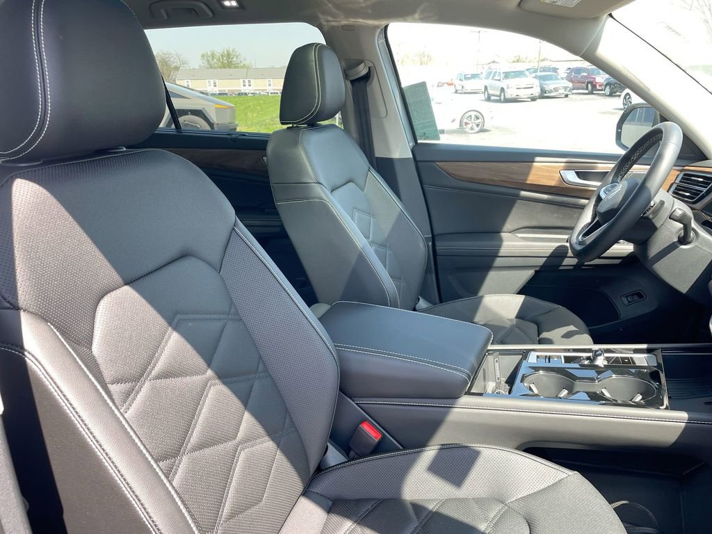 New 2025 Volkswagen Atlas SE image 50