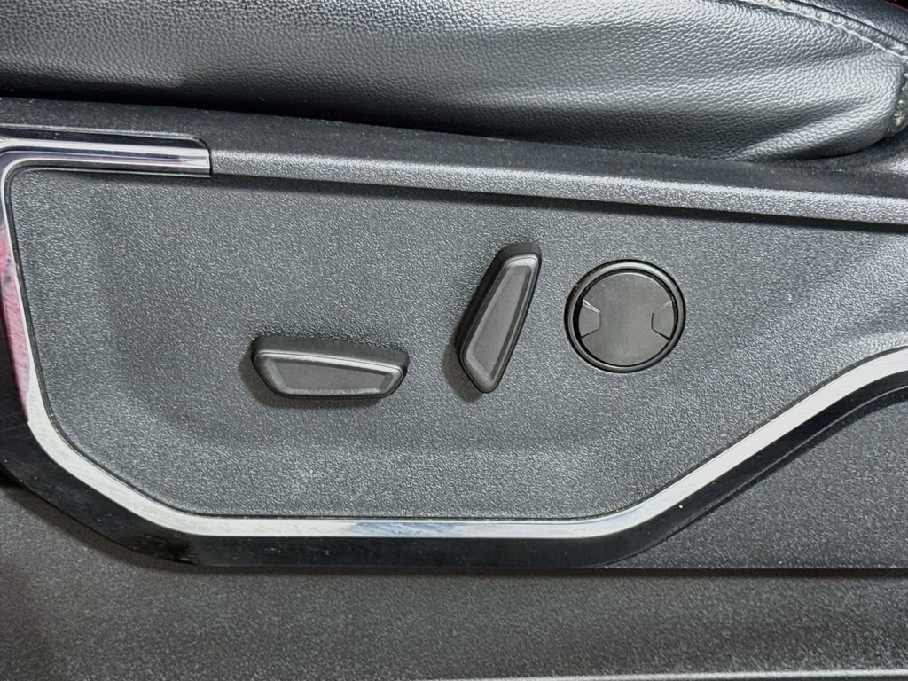 Used 2023 Ford F150 Lariat AWD/4WD image 19