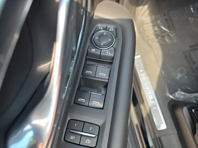 Used 2024 Chevrolet Suburban Premier image 15