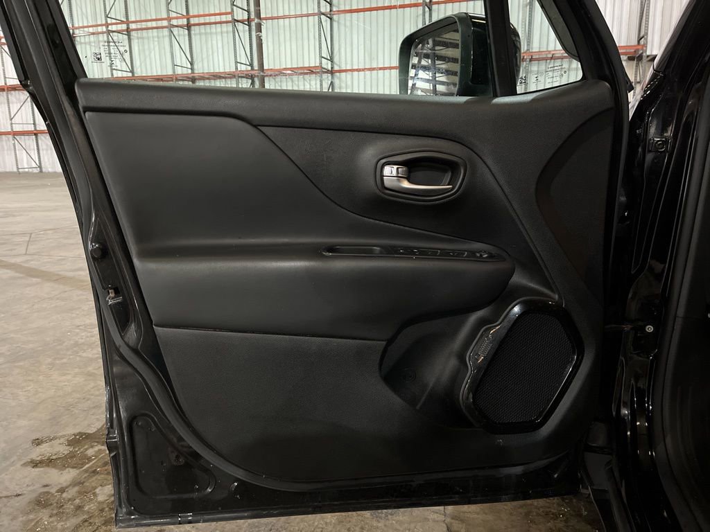 Used 2018 Jeep Renegade Altitude w/ UConnect 8.4 Nav Group image 15