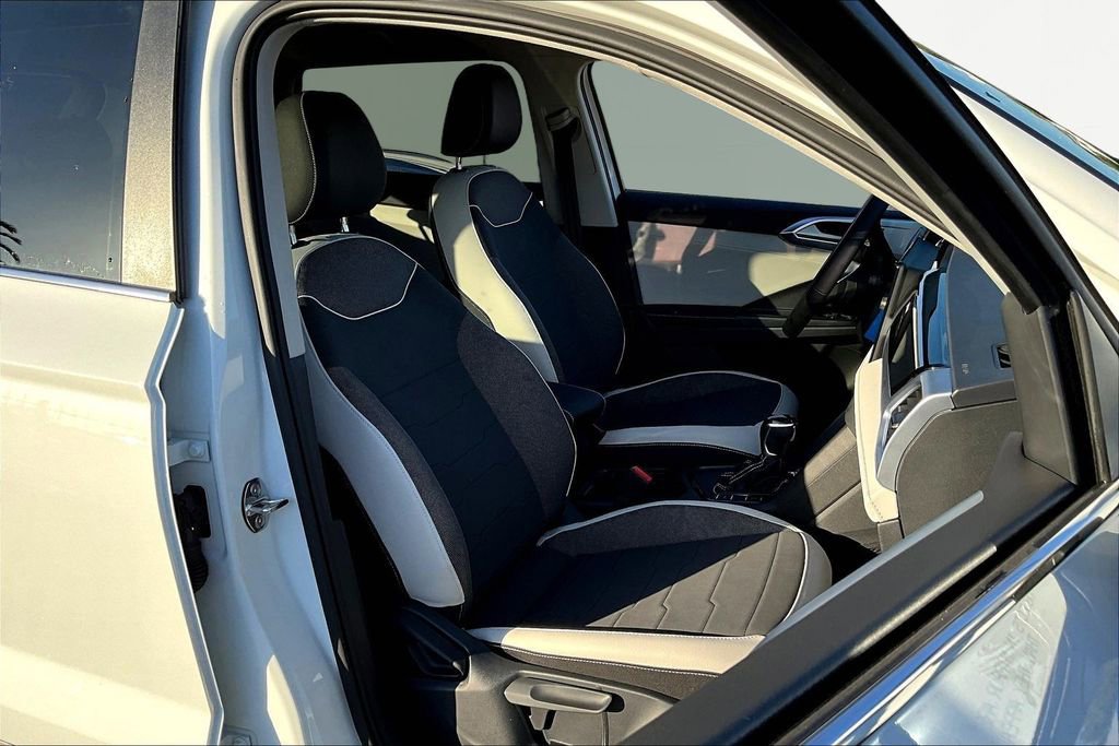 New 2026 Volkswagen Taos SE image 24