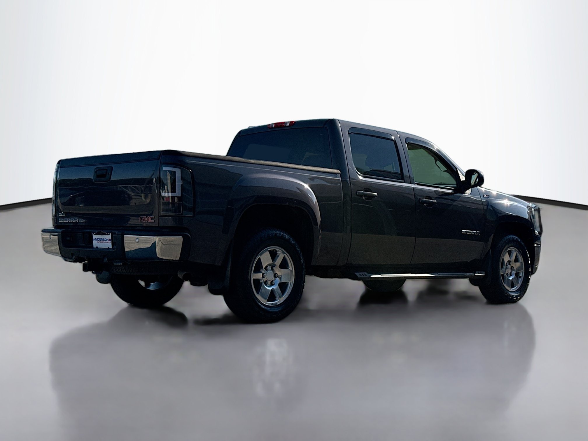 Used 2010 GMC Sierra 1500 SLT w/ SLT Convenience Package AWD/4WD image 2