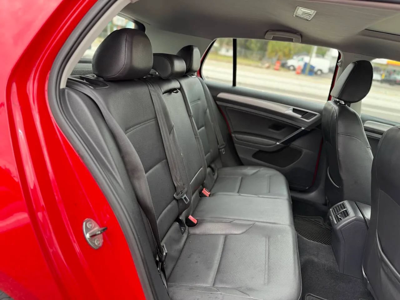 Used 2015 Volkswagen Golf S FWD image 22