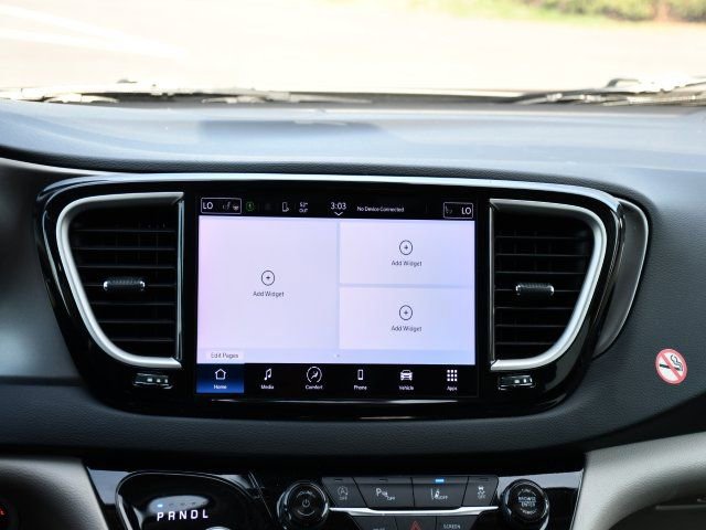 Used 2024 Chrysler Pacifica Touring-L image 24