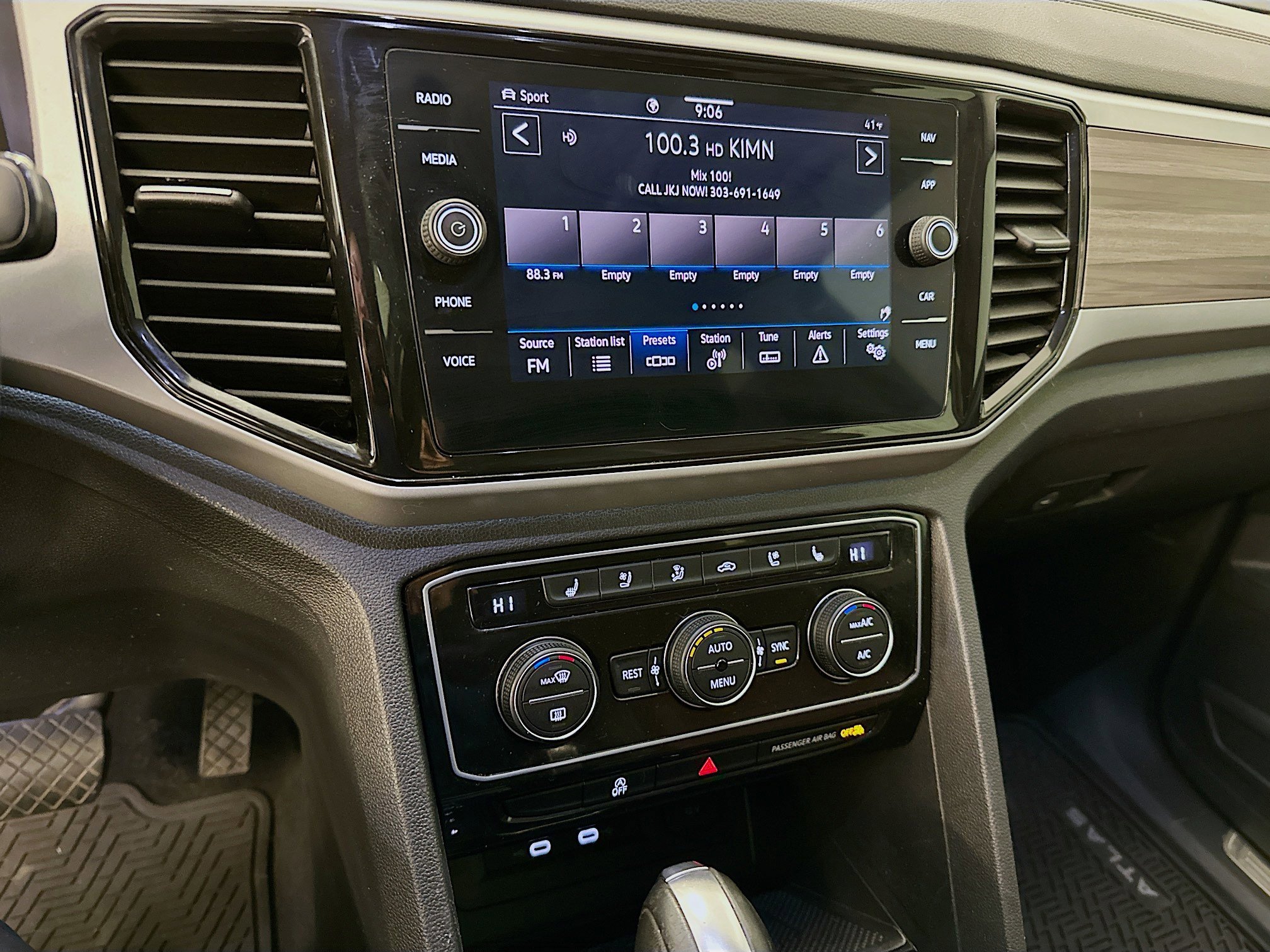 Used 2021 Volkswagen Atlas SEL Premium image 26