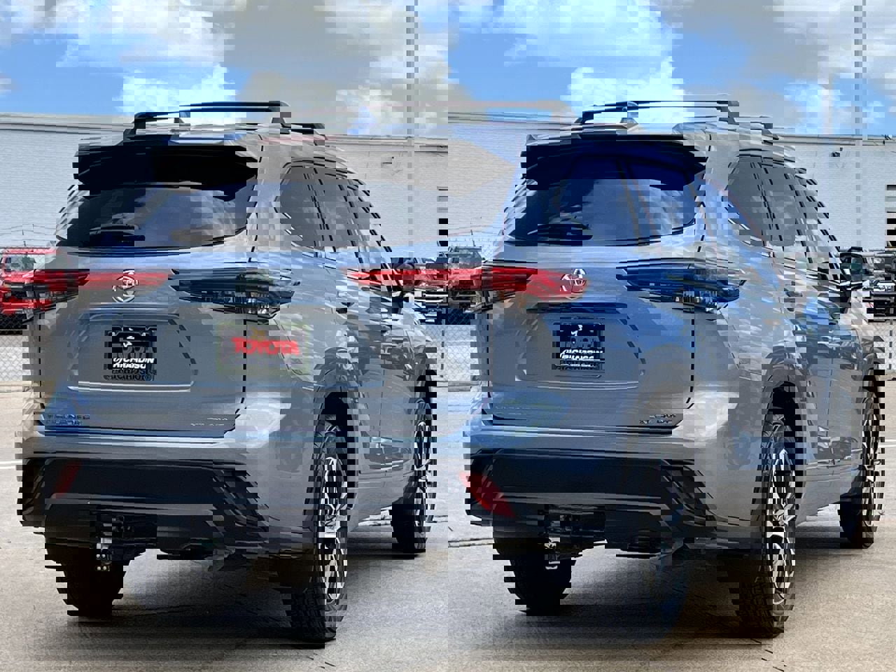 Used 2022 Toyota Highlander XLE image 4