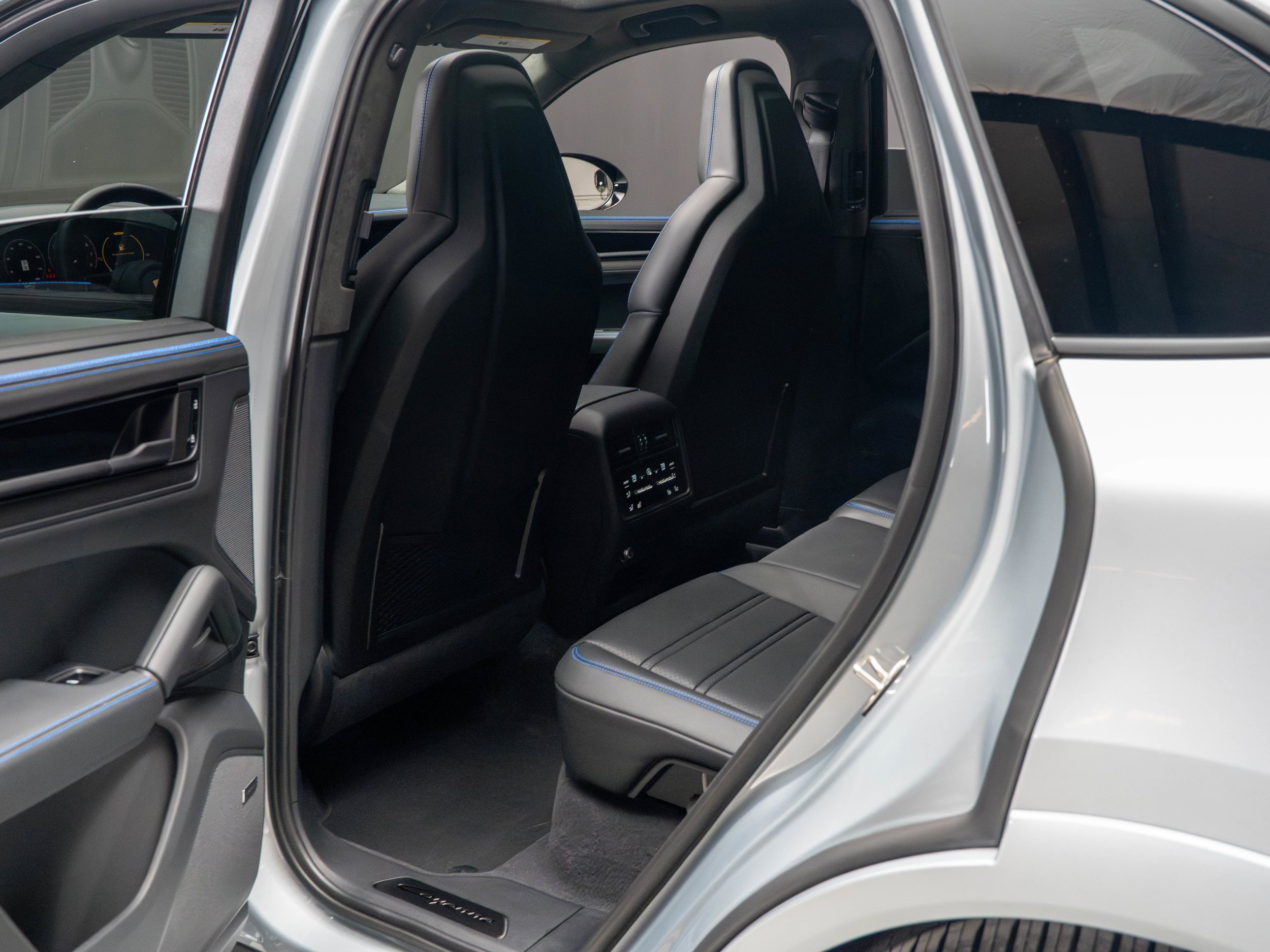 Certified 2025 Porsche Cayenne GTS image 39