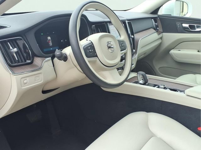 Used 2022 Volvo XC60 B5 Momentum AWD/4WD image 9