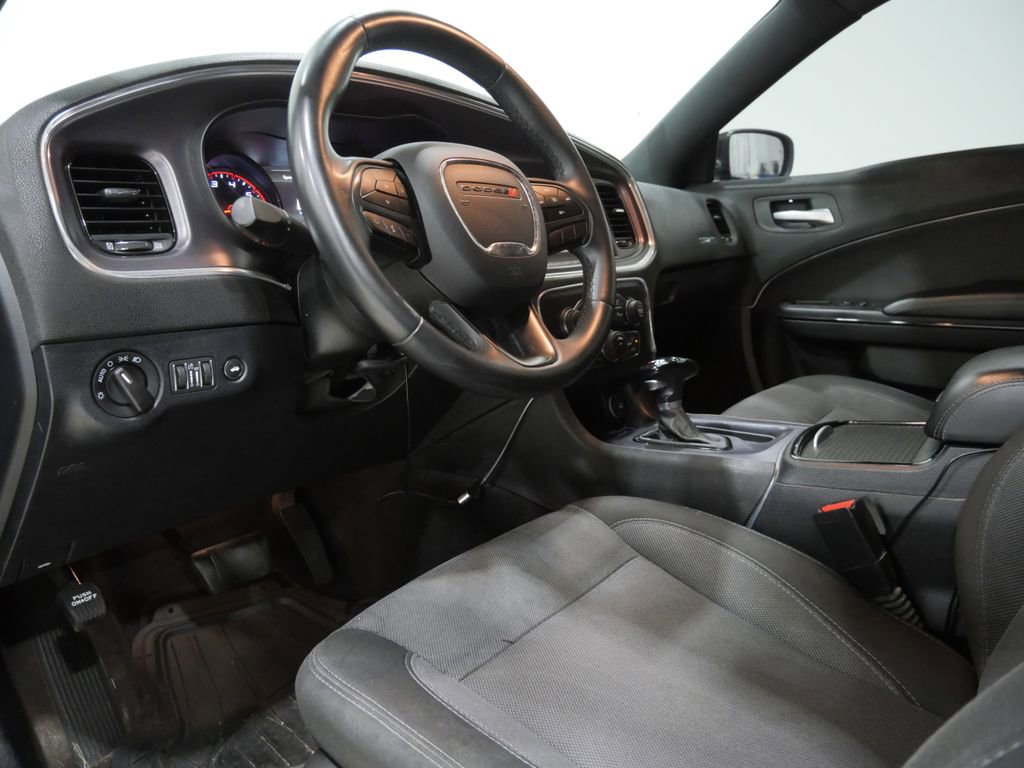 Used 2018 Dodge Charger SXT w/ Blacktop Package RWD image 11