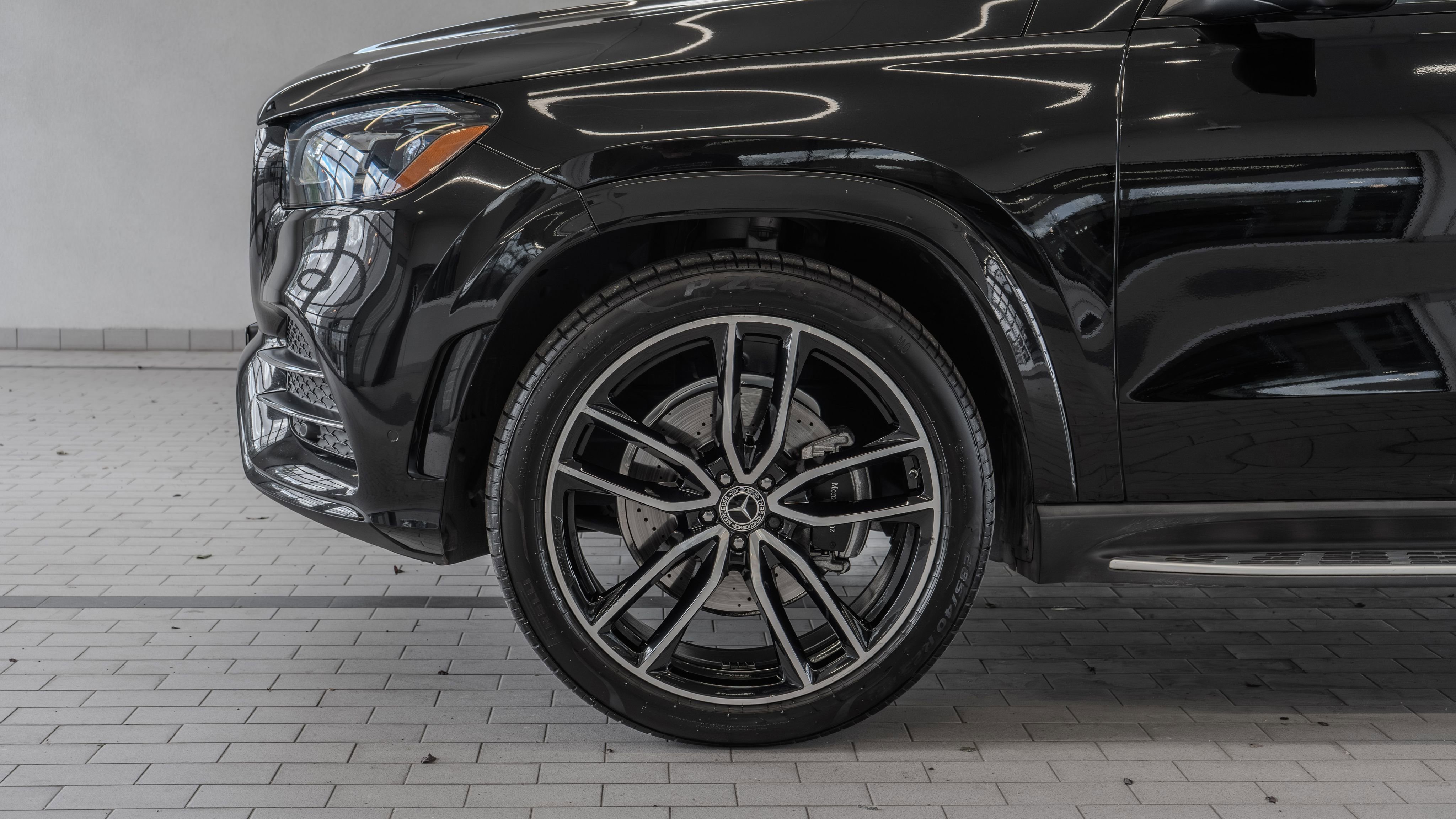 Certified 2023 Mercedes-Benz GLS 580 4MATIC image 4