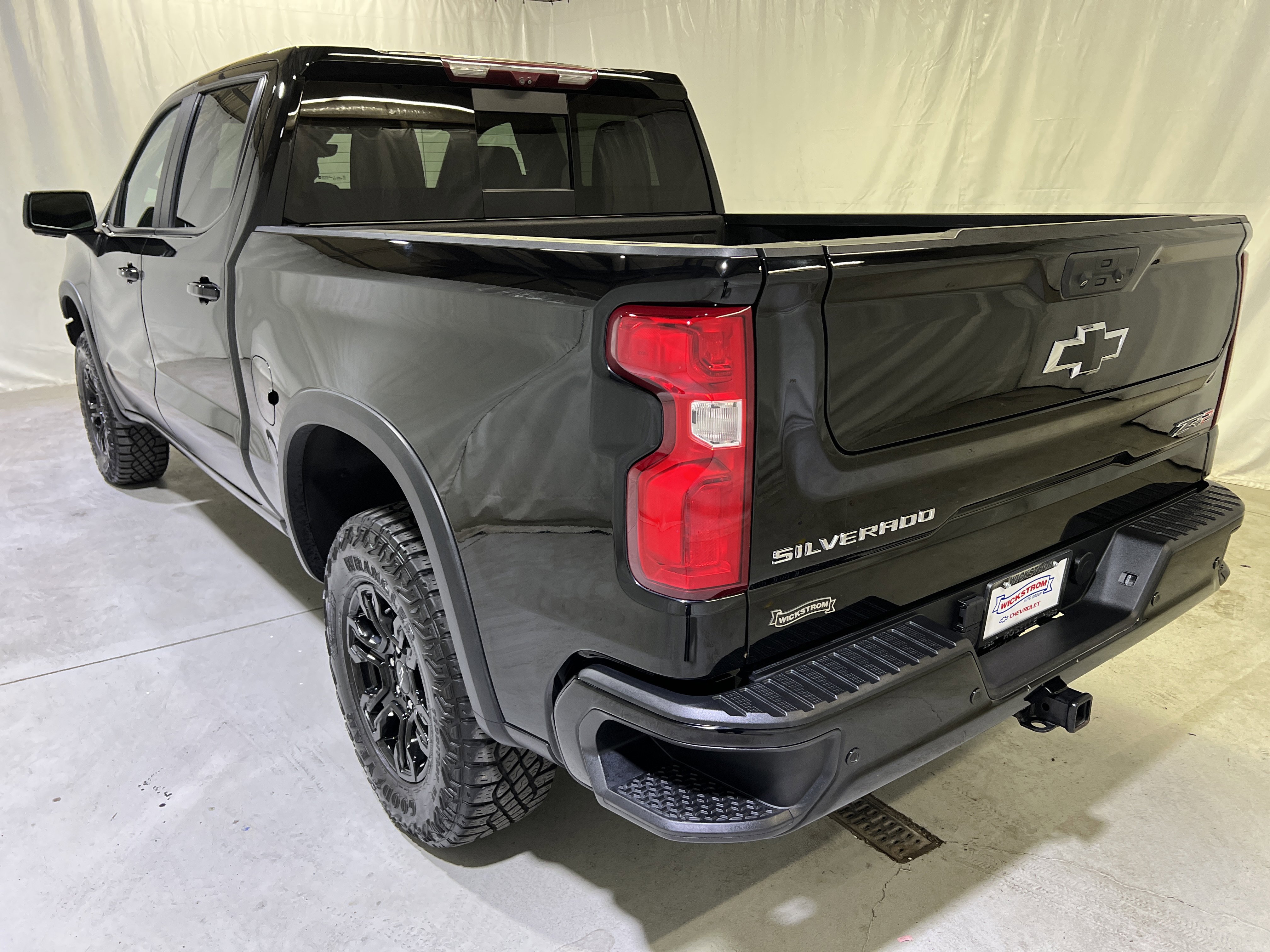 Used 2023 Chevrolet Silverado 1500 ZR2 w/ Technology Package AWD/4WD image 8