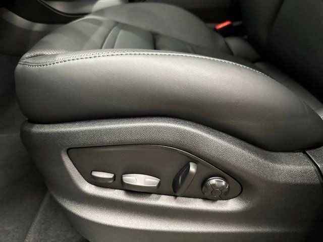 Certified 2025 Porsche Cayenne Coupe image 16