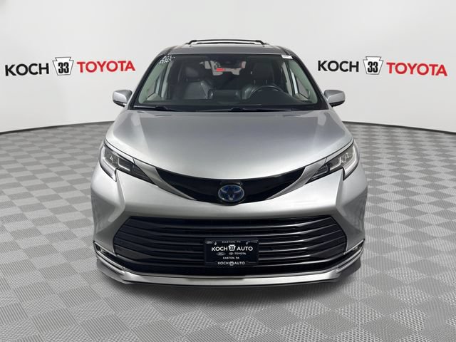 Used 2022 Toyota Sienna Limited AWD/4WD image 3