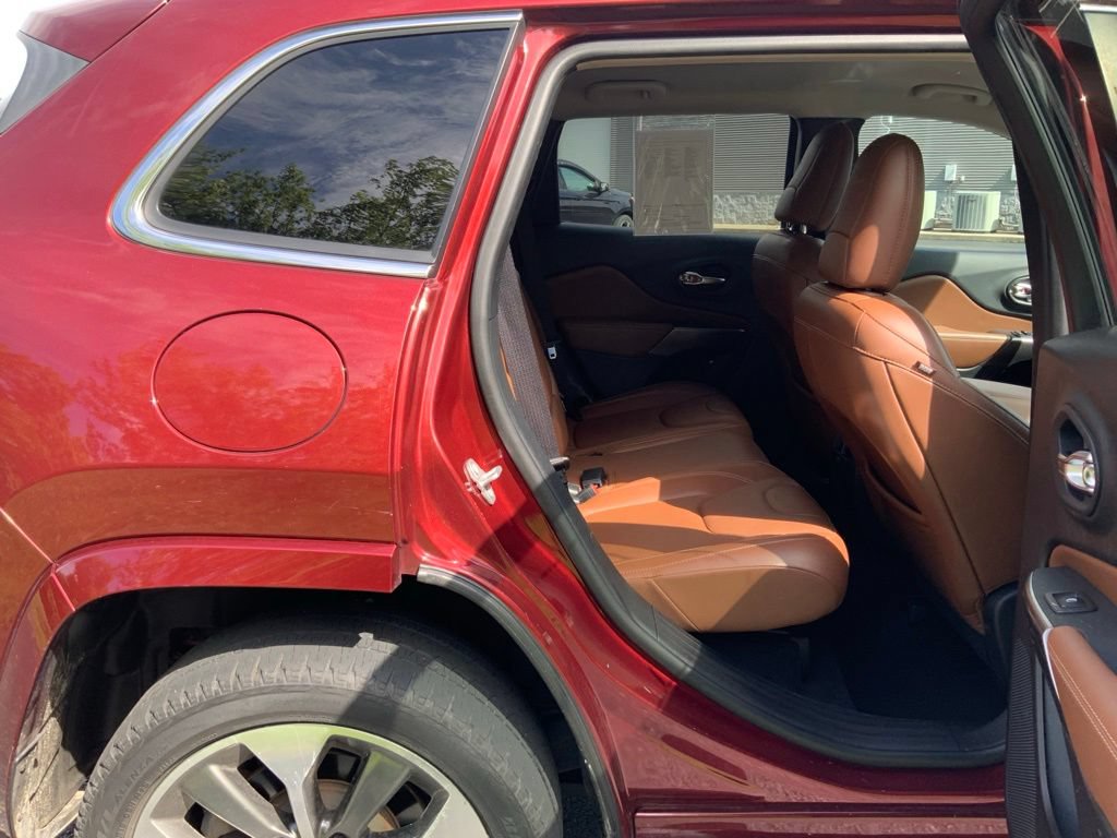 Used 2019 Jeep Cherokee Overland w/ Technology Group AWD/4WD image 26