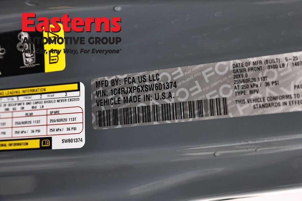 Used 2025 Jeep Wrangler Unlimited Sahara image 35