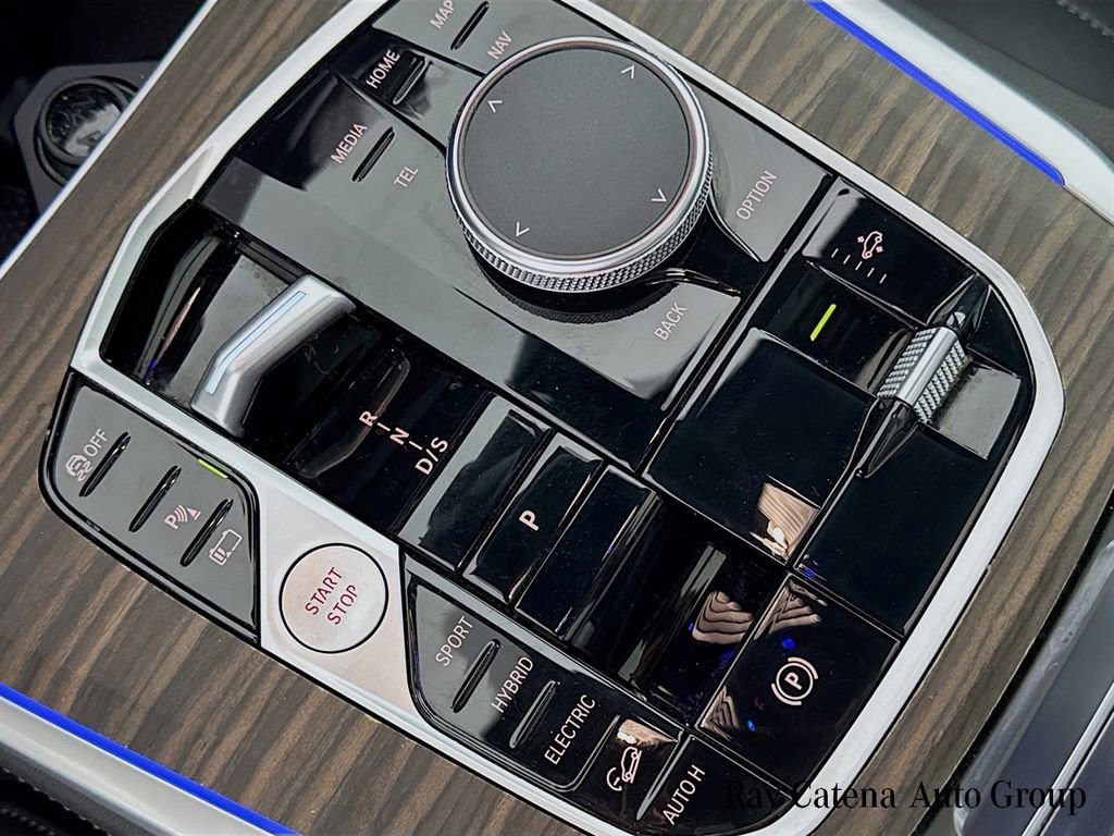 Certified 2024 BMW X5 xDrive50e w/ Premium Package image 17