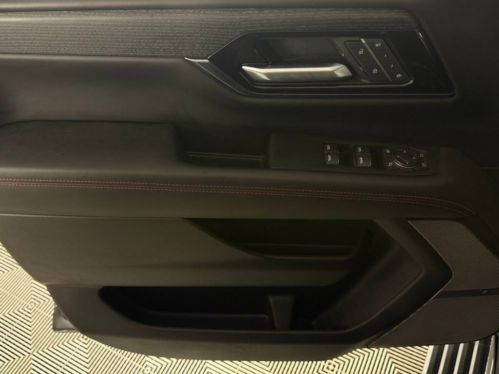 Used 2025 GMC Yukon AT4 Ultimate AWD/4WD image 27