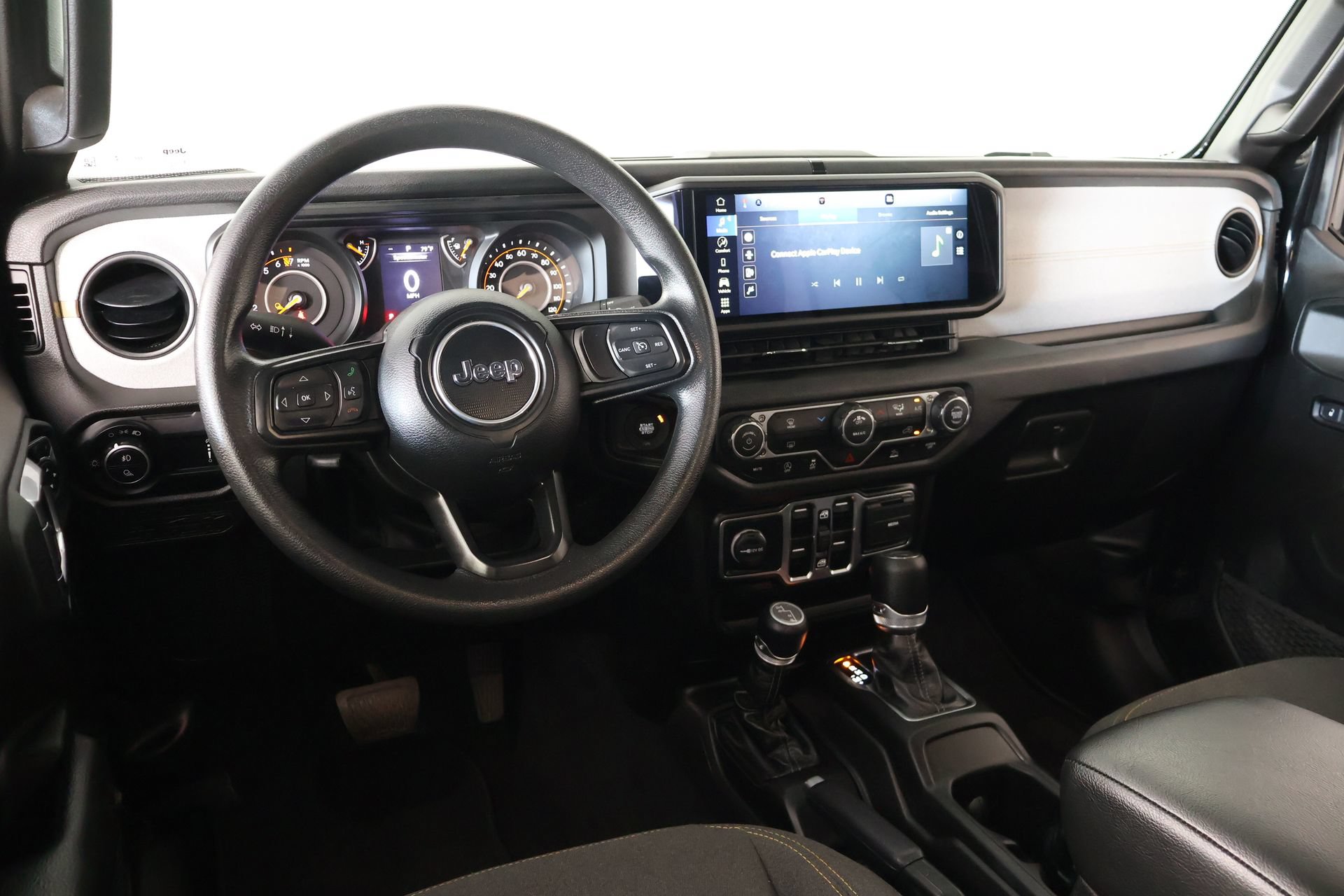 Used 2025 Jeep Gladiator Sport AWD/4WD image 2