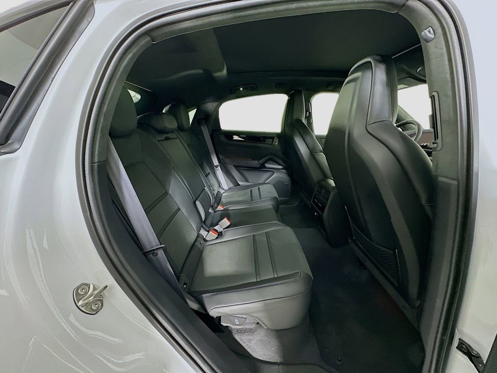 New 2026 Porsche Cayenne GTS image 29