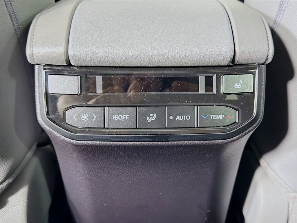 New 2026 Toyota Highlander Platinum image 20