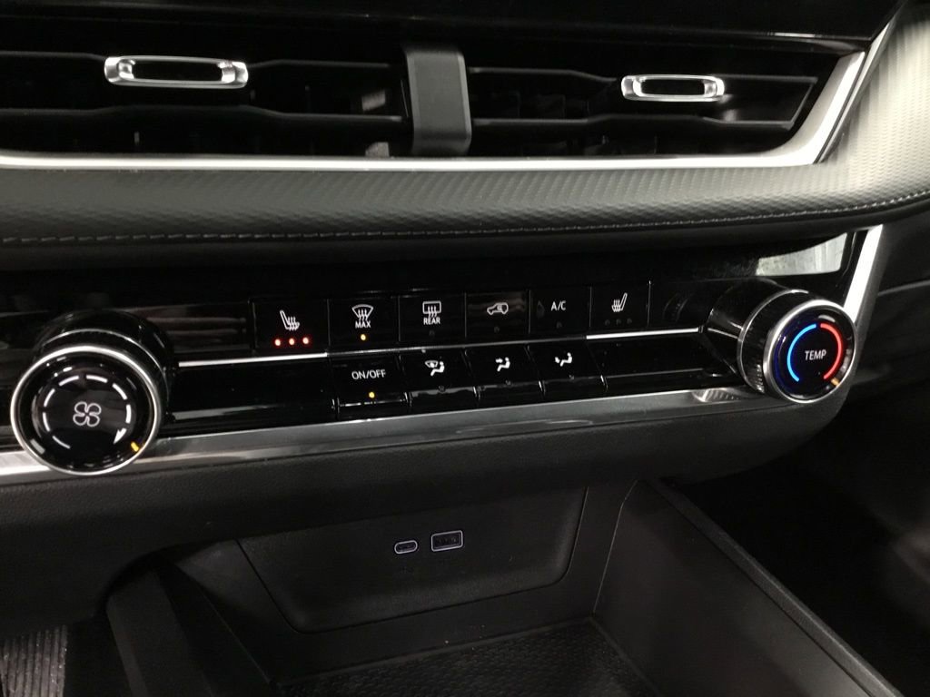 Used 2025 Chevrolet Equinox LT image 10