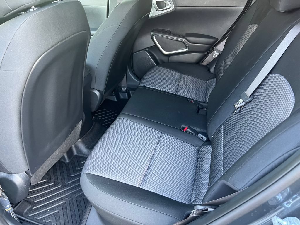 Used 2025 Kia Soul LX w/ LX Technology Package FWD image 13