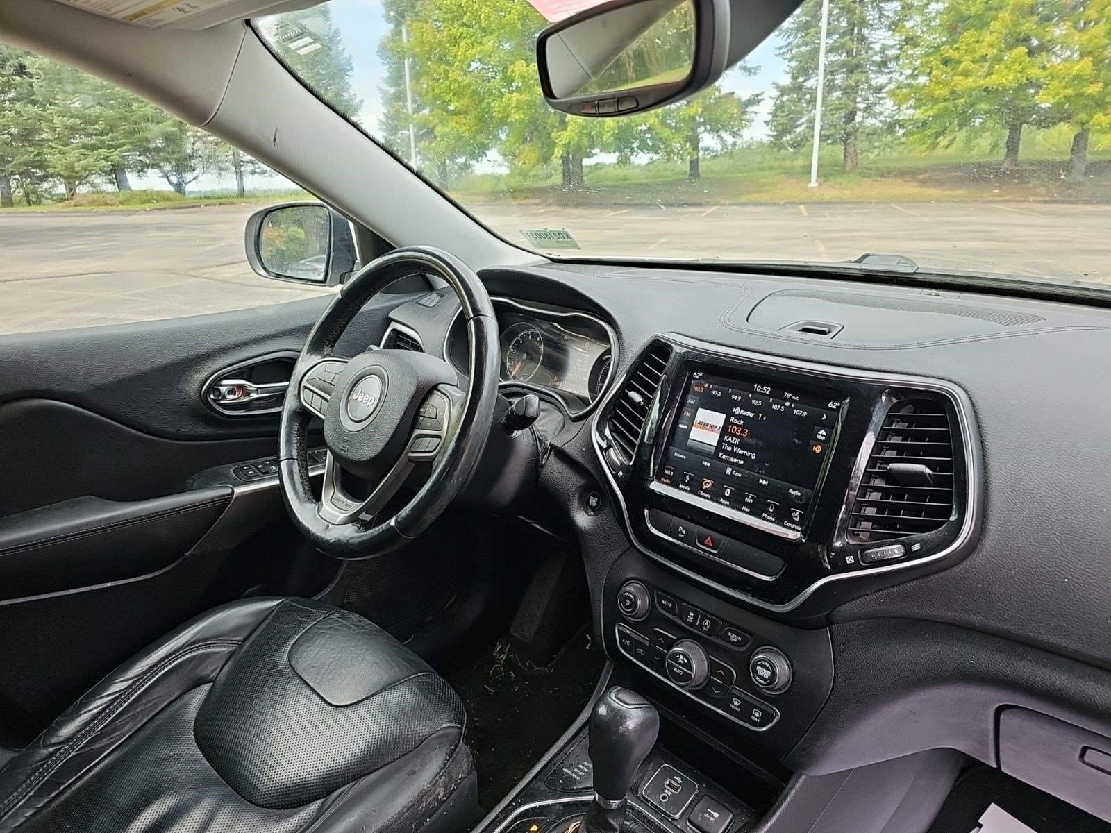 Used 2019 Jeep Cherokee Limited AWD/4WD image 10