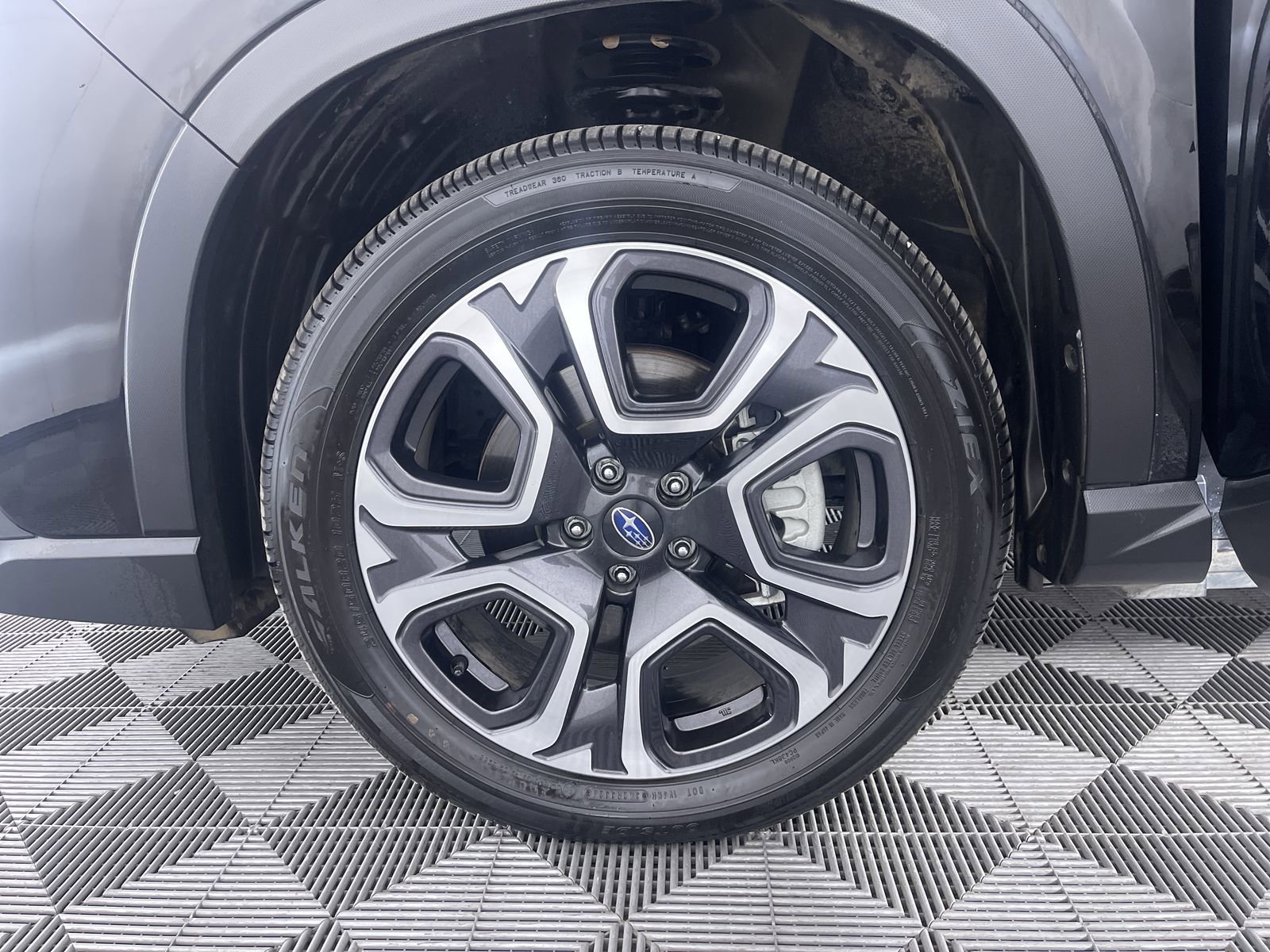 Used 2023 Subaru Ascent Limited w/ Technology Package image 27