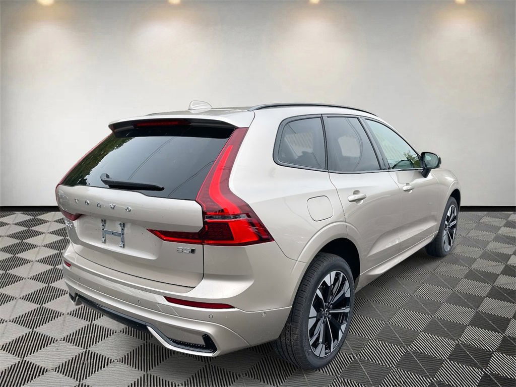 New 2026 Volvo XC60 B5 Ultra w/ Climate Package image 3