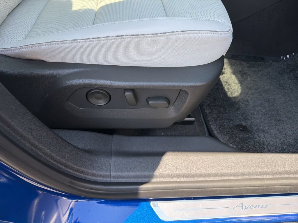 Used 2024 Buick Envision Avenir AWD/4WD image 32