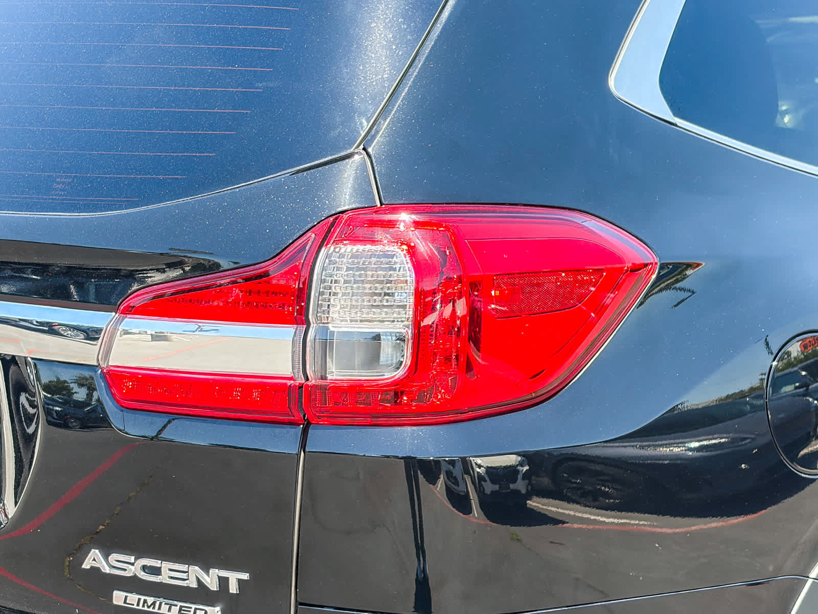 Used 2022 Subaru Ascent Limited w/ Technology Package AWD/4WD image 8