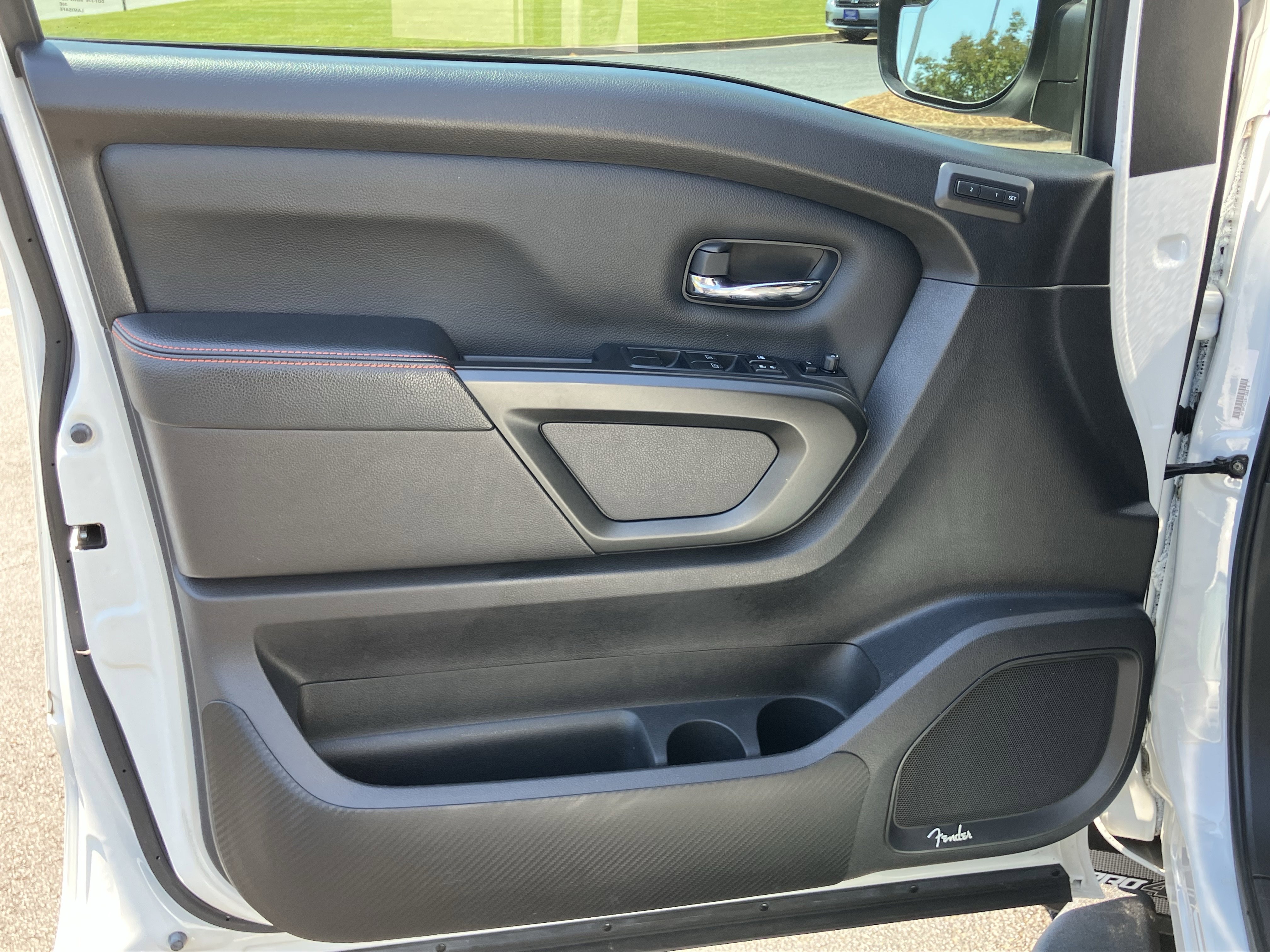Used 2023 Nissan Titan PRO-4X w/ Pro-4x Convenience Package AWD/4WD image 14