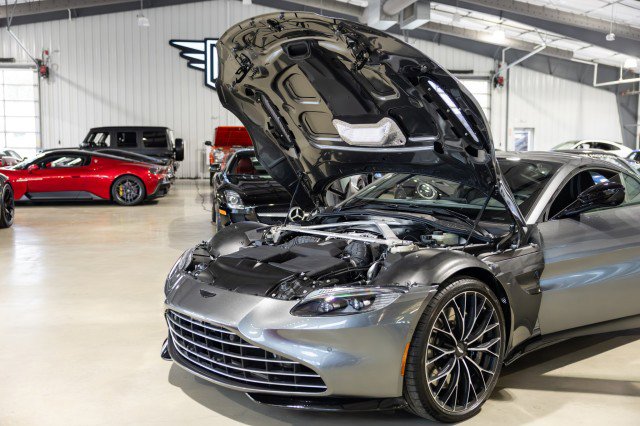 Used 2023 Aston Martin V8 Vantage Coupe image 24