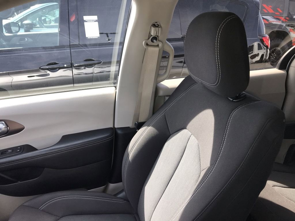 Used 2023 Chrysler Voyager LX image 23