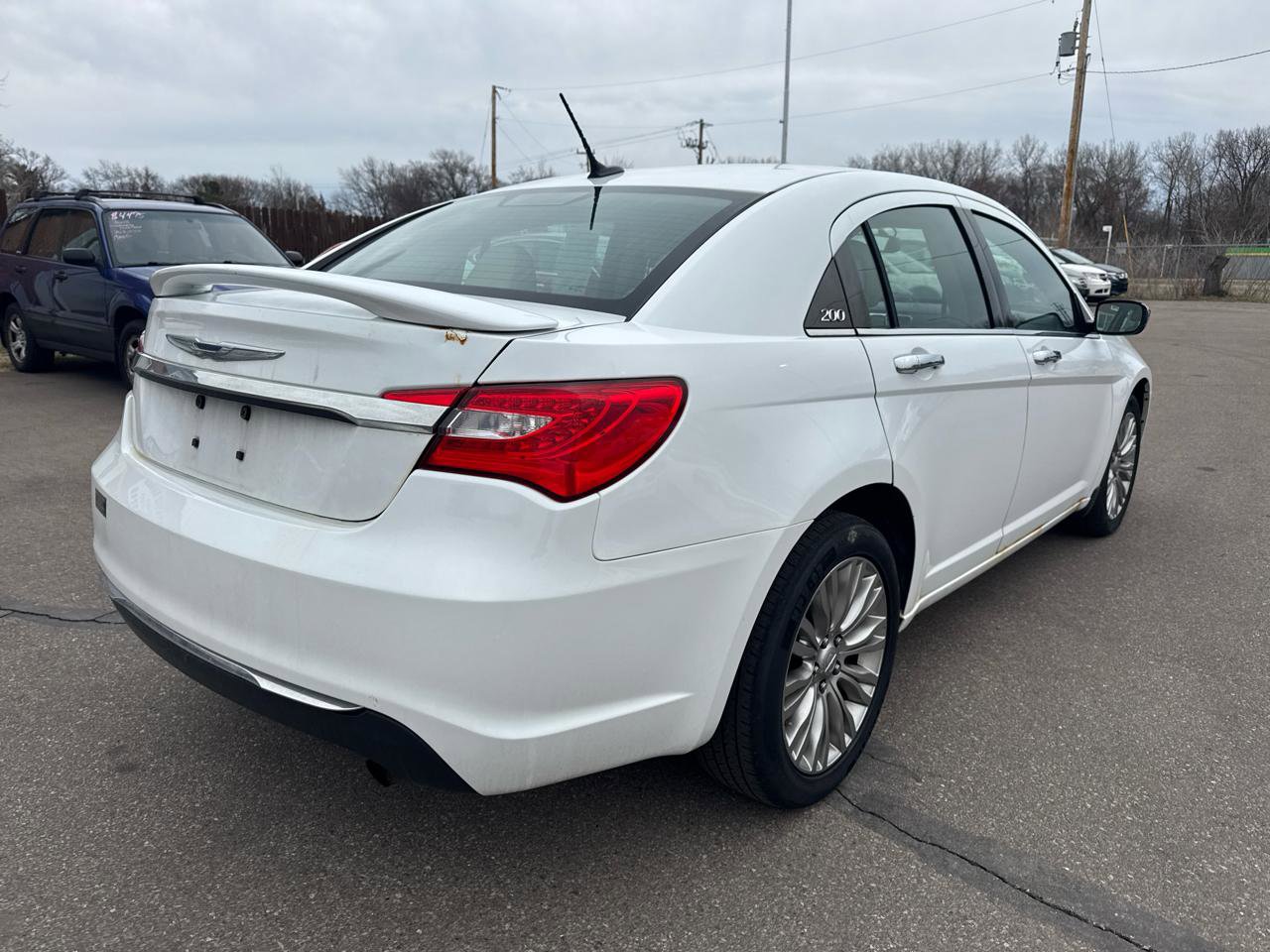 Used 2011 Chrysler 200 Limited FWD image 5