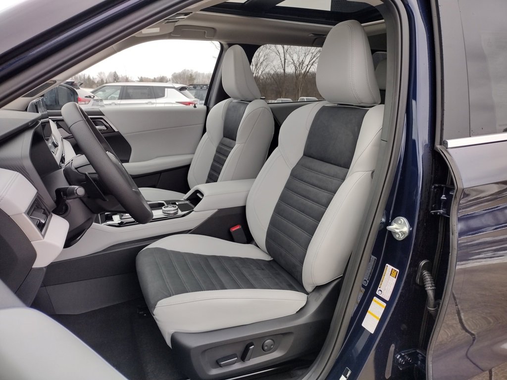 New 2026 Mitsubishi Outlander SE image 8