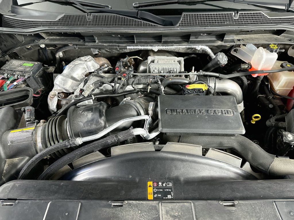 Used 2023 Chevrolet Silverado 3500 High Country w/ Technology Package AWD/4WD image 32