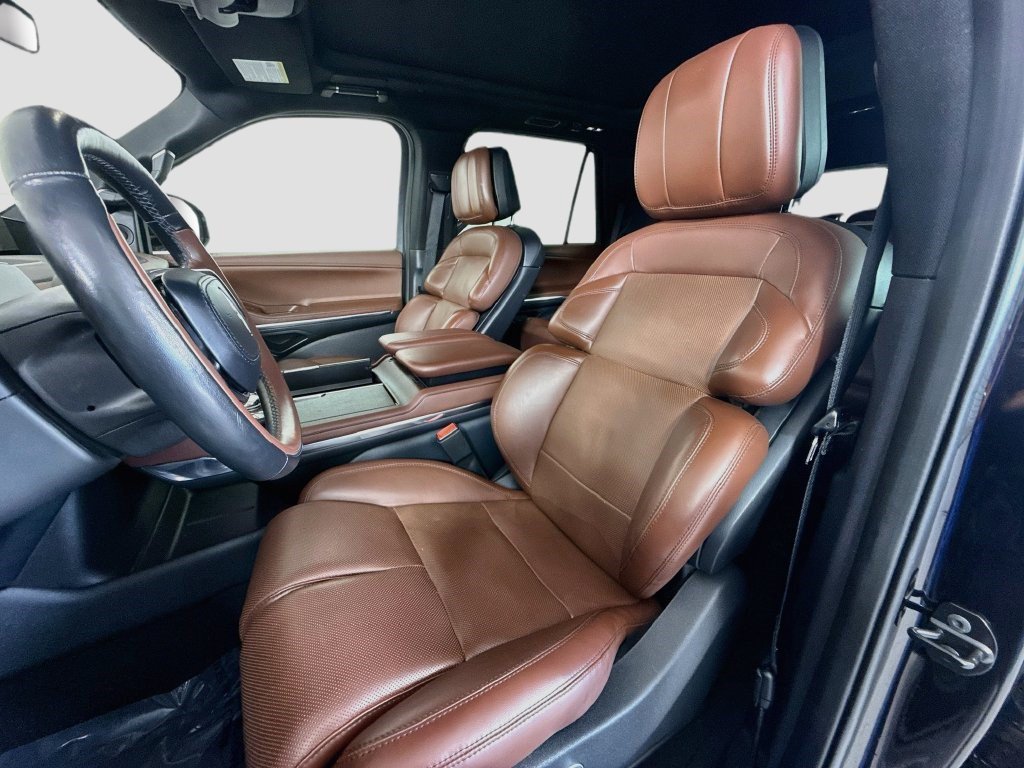 Used 2025 Lincoln Navigator Reserve AWD/4WD image 21